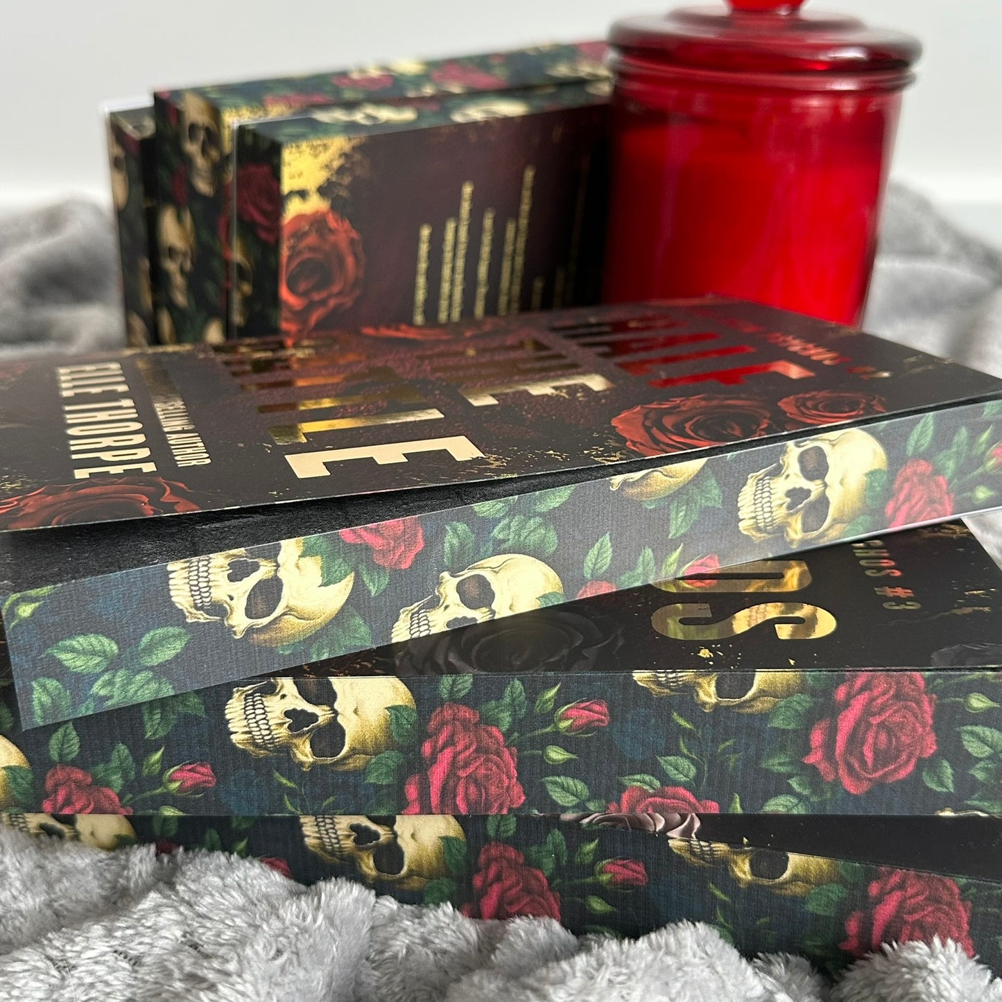 Saint View Psychos — Discreet Special Edition Gold Foil Paperbacks with Sprayed Edges